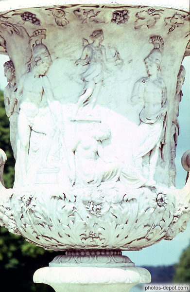 photo de détail de sculptures du vase à deux anses