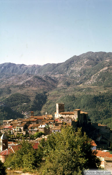photo d'église et Village Aquila