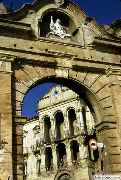 photo de San Francesco Gate et Palais Palazzo Castiglione