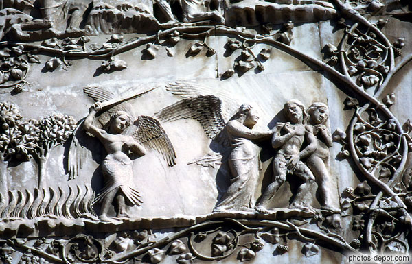 photo de Chute d'Adam et Eve, facade cathédrale Duomo