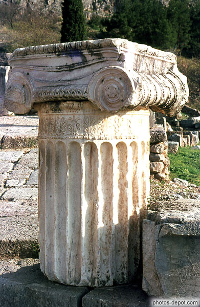 photo de chapiteau de colonne Ionique