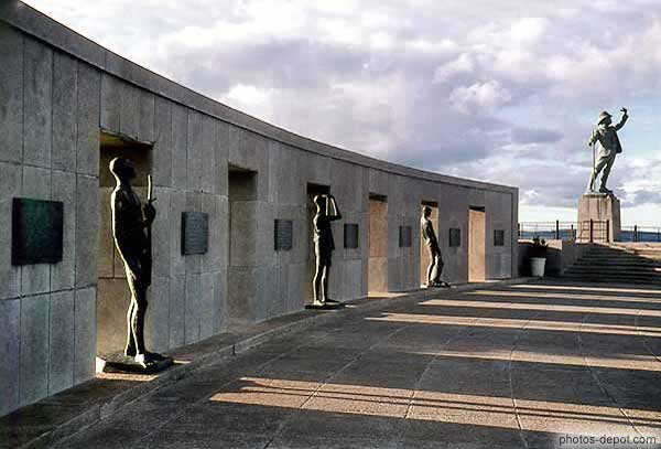 photo de Statues au Mont Ngaliema