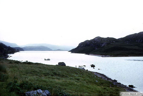 photo de barque sur le lac