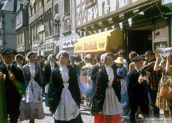 photo de bretonnes en costumes