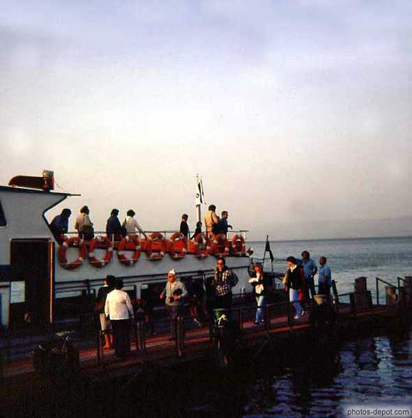 photo de bateaux de touristes