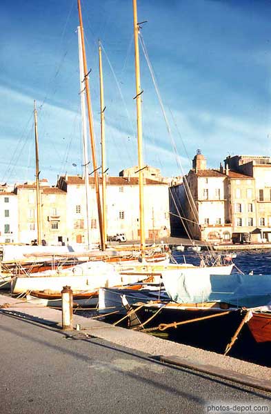 photo de voiliers dans le port de St Tropez