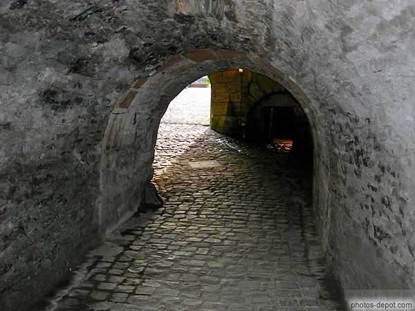 photo de tunnel d'entrée dans le fort de Godefroi de Bouillon