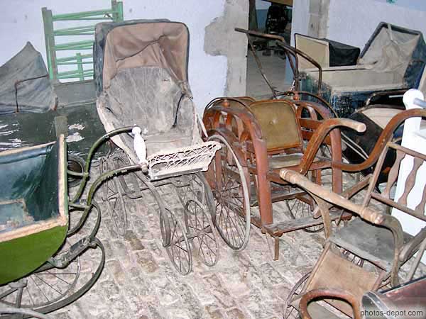 Vieilles poussettes
