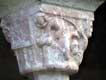 Chiens tenus en laisse sculptés sur chapiteau de colonne de marbre rose / France, Languedoc Roussillon, Saint Genis Fontaines