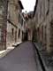 Rue étroite bordé de vieilles maisons de pierre / France, Languedoc Roussillon, Villefranche de conflens