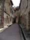 rue �troite bord� de vieilles maisons de pierre