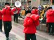 Trompettistes costume rouge / Canada, Quebec, Montreal, fête de St Patrick