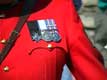Médailles sur poitrine officier de la police montée canadienne