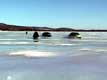 Voitures traversant les 5 km du  lac d'Oka, gelé en hiver