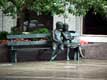 gar�on et fillette sur un banc