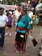 indienne en costume et chapeau � plumes / Canada, Kahnawake