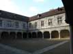 Belle facade renaissance, de pierres de taille grises et arches entourant large cour intérieure / France, Franche Comté, Besancon