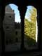 Fenêtre à colonne donnant sur cour d'honneur / France, Languedoc Roussillon, Carcassonne, Chateau comtal