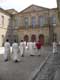 Moines en robe blanche dans l'Abbaye Ste Marie d'Orbieu / France, Languedoc Roussillon, Lagrasse