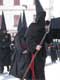 Hommes en noir et ceinture de corde rouge, Procession de la Sanch