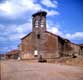 Facade glise, clocher surmont nid et cigogne