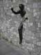 Statue d'homme sortant du mur / France, Paris, Montmartre