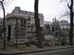 Cimetière construit sur les accès aux monbreuses carrières de plâtre de la colline au XVIIIe s / France, Paris, Montmartre, cimetière