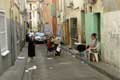Famille dans la rue, quartier St Jacques / France, Languedoc Roussillon, Perpignan