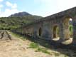 Aqueduc romain traversant les vignes, d'accès libre