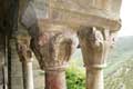 bestiaire et palmes sur chapiteaux du clo�tre / France, Pyrenees Roussillon, Prieur� de Serrabone