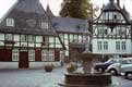 Fontaine à l'enfant et entrée hotel / Allemagne, Goslar