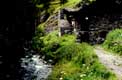 Ancien moulin à eau en ruines