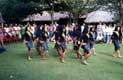 Danseuses pieds nus sur l'herbe