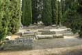 Tombes éparses ouvertes du cimetière