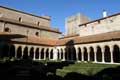 Le Cloître, l'Abbaye, et une des tours de défense / France, Languedoc Roussillon, Arles sur Tech