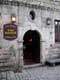 Belle entr�e de maison avec occuli / France, Bretagne, Rochefort en Terre