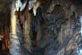 Grotte recouverte de stalagtites