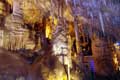 Stalactites et colonnes à l'entrée de la salle d'Angkor