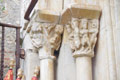 Sculptures chapiteaux portail / France, Languedoc Roussillon, Monastir del Camp