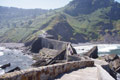 Escalier et chemin vers le sanctuaire / Espagne, Pays Basque, San Juan Gaztelugatxe