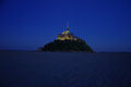 Mont St Michel de nuit depuis la baie / France, Normandie, Mont Saint Michel