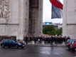 Le 8 mai sous l'Arc de Triomphe / France, Paris, Champs Elysees