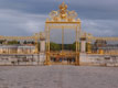 Grille d'entrée dorée / France, Versailles, Chateau