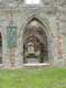 Vue traversant les différents édifices aux fenêtres alignées / Belgique, Abbaye de Villers