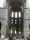 Nef de l'abbatiale dont les voutes culminent à 23 m, un des premiers de style gothique (1200), caractéristiques de l'esthétique cistercienne / Belgique, Abbaye de Villers