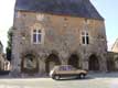Maison aux larges arches en demi cintre / France, Anjou, Chemere le Roi