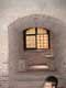 Fenêtre et bancs de pierre latéraux forteresse / France, Languedoc Roussillon, Salses