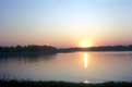 coucher de soleil sur l'eau / inconnu