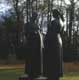 statues de femmes dans le parc / inconnu