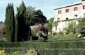 Jardins � �tages devant maison